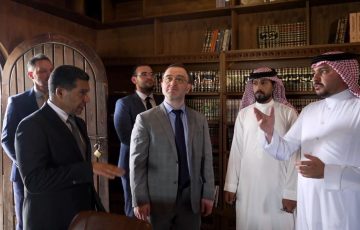 الضاري يستقبل السفير الروسي لدى العراق في مبنى خان ضاري التراثي