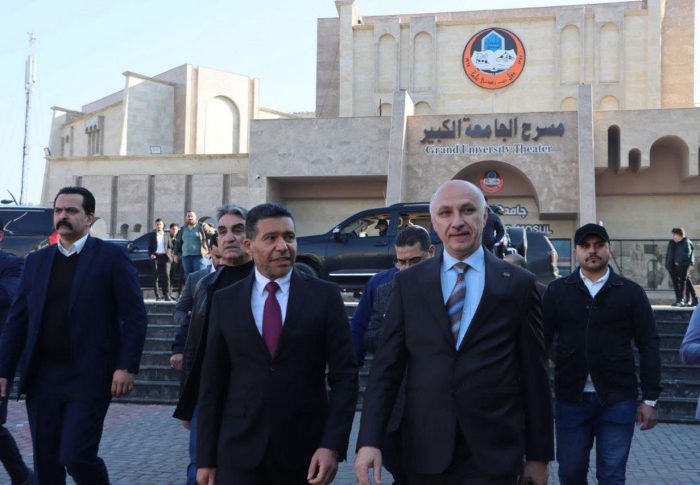 الضاري يزور جامعة الموصل ويطلع على أقسامها ويناقش مع رئيسها سبل رفع التقييم العالمي للجامعة